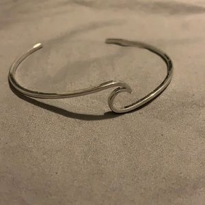 Wave bangle